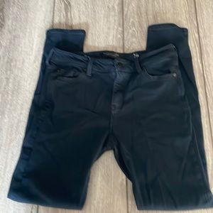 Women’s size 8 29 Liverpool The Skinny Jeans in worn black color Soft stretchy!